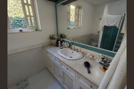 Casa à venda com 307m², 4 quartos e 2 vagasBanheiro da Suíte