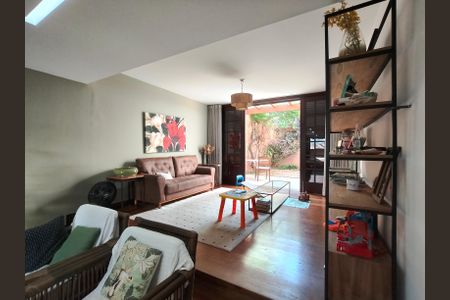 Casa à venda com 307m², 4 quartos e 2 vagasSala