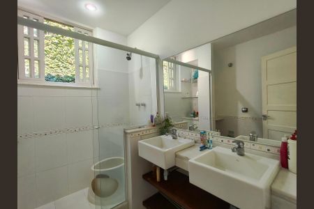 Casa à venda com 307m², 4 quartos e 2 vagasBanheiro Corredor