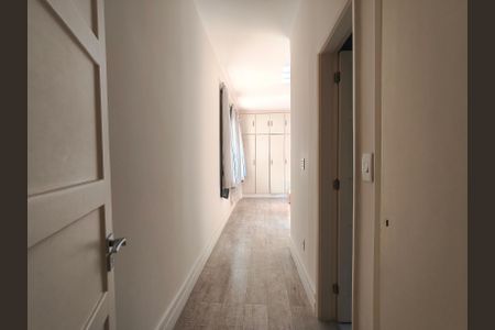 Casa à venda com 307m², 4 quartos e 2 vagasSuíte