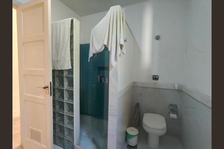 Casa à venda com 307m², 4 quartos e 2 vagasBanheiro da Suíte