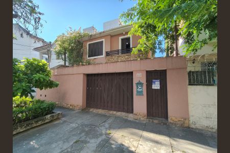 Casa à venda com 307m², 4 quartos e 2 vagasFachada