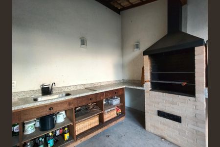 Casa à venda com 307m², 4 quartos e 2 vagasChurrasqueira