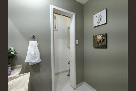 Casa à venda com 307m², 4 quartos e 2 vagasLavabo