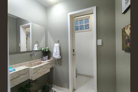 Casa à venda com 307m², 4 quartos e 2 vagasLavabo