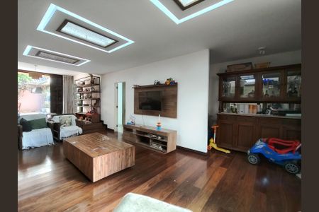 Sala de casa à venda com 4 quartos, 307m² em Grajaú, Rio de Janeiro
