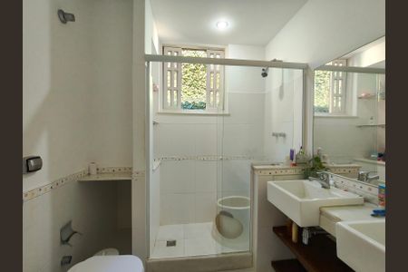 Casa à venda com 307m², 4 quartos e 2 vagasBanheiro Corredor