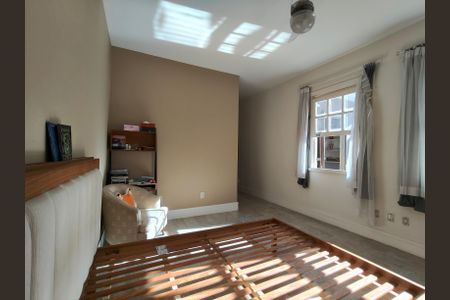 Casa à venda com 307m², 4 quartos e 2 vagasSuíte