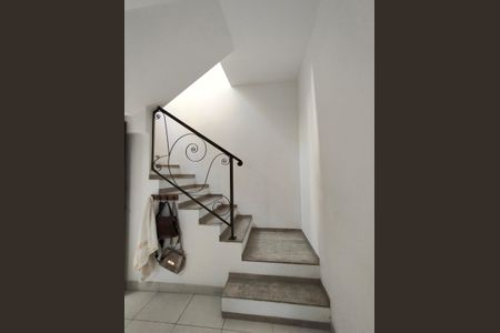 Casa à venda com 307m², 4 quartos e 2 vagasEscada