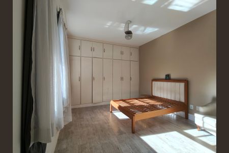 Casa à venda com 307m², 4 quartos e 2 vagasSuíte