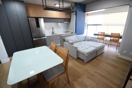 Sala de casa de condomínio para alugar com 1 quarto, 40m² em Cambuí, Campinas