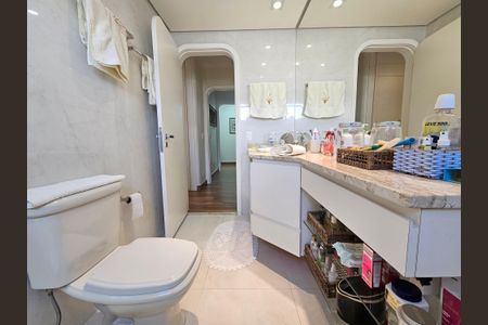 Apartamento à venda com 184m², 3 quartos e 4 vagasBanheiro da Suíte 1