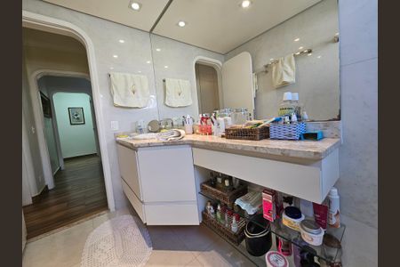 Apartamento à venda com 184m², 3 quartos e 4 vagasBanheiro da Suíte 1