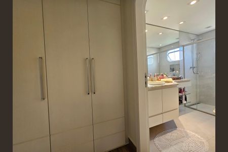 Apartamento à venda com 184m², 3 quartos e 4 vagasSuíte 1