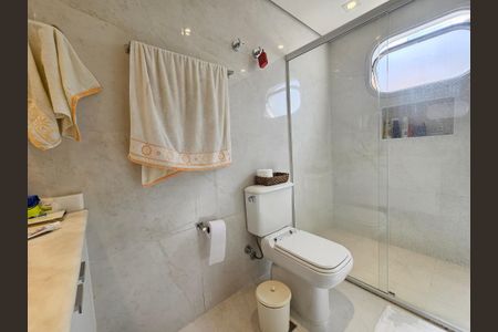 Apartamento à venda com 184m², 3 quartos e 4 vagasBanheiro da Suíte 2