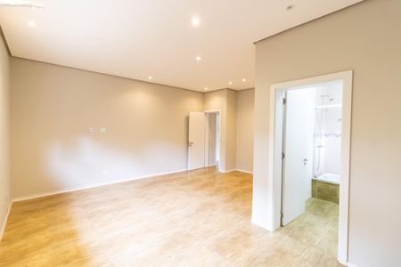 Casa de condomínio à venda com 248m², 3 quartos e 4 vagasSuíte 2