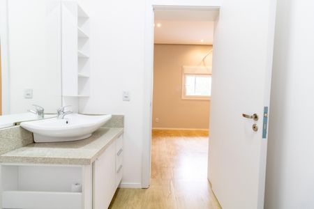 Casa de condomínio à venda com 248m², 3 quartos e 4 vagasBanheiro da Suíte 2