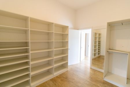 Casa de condomínio à venda com 248m², 3 quartos e 4 vagasCloset da suíte 1