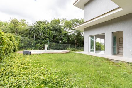 Casa de condomínio à venda com 248m², 3 quartos e 4 vagasQuintal