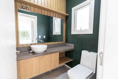 Casa de condomínio à venda com 248m², 3 quartos e 4 vagasLavabo