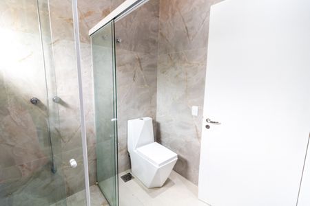 Casa de condomínio à venda com 248m², 3 quartos e 4 vagasBanheiro da Suíte 1