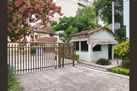 Apartamento à venda com 110m², 3 quartos e 1 vaga Apartamento à venda com 110m², 3 quartos e 1 vagaFachada e portaria