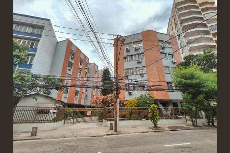 Apartamento à venda com 110m², 3 quartos e 1 vaga Apartamento à venda com 110m², 3 quartos e 1 vagaFachada e portaria