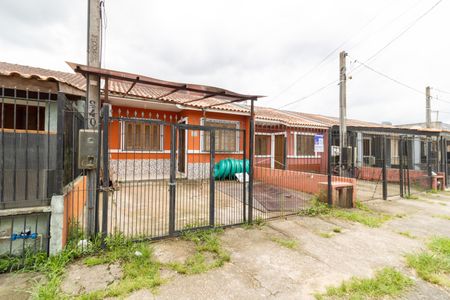Fachada de casa à venda com 2 quartos, 46m² em Hípica, Porto Alegre