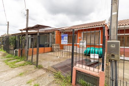 Fachada de casa à venda com 2 quartos, 46m² em Hípica, Porto Alegre