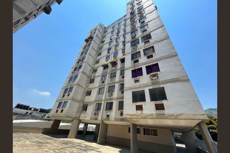 Apartamento para alugar com 65m², 2 quartos e 1 vagaFachada do bloco