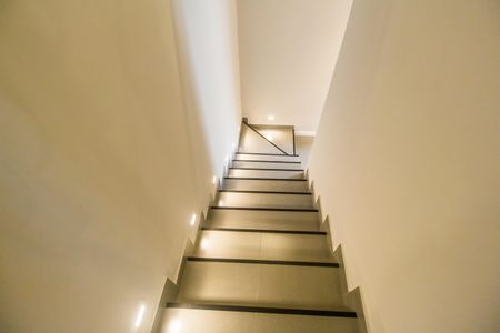 Casa de condomínio à venda com 542m², 6 quartos e 6 vagasEscada