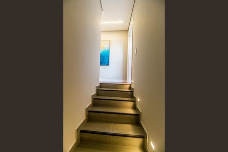 Casa de condomínio à venda com 542m², 6 quartos e 6 vagasEscada