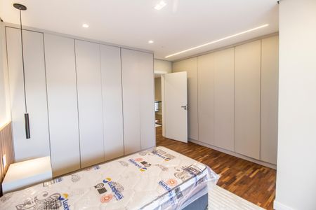 Casa de condomínio à venda com 542m², 6 quartos e 6 vagasSuíte 4