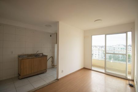 Sala de apartamento para alugar com 2 quartos, 48m² em Colubandê, São Gonçalo