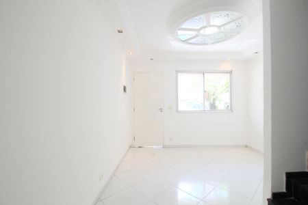 Sala de casa de condomínio para alugar com 2 quartos, 65m² em Campo Limpo, São Paulo