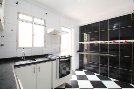 Casa de condomínio para alugar com 65m², 2 quartos e 1 vagaCozinha - Armários