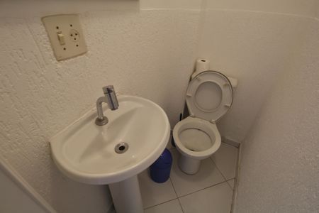 Casa de condomínio para alugar com 65m², 2 quartos e 1 vagaLavabo