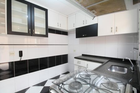 Casa de condomínio para alugar com 65m², 2 quartos e 1 vagaCozinha - Armários