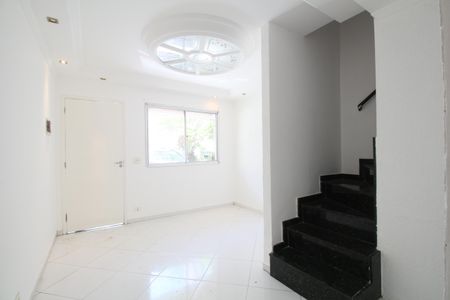 Sala de casa de condomínio para alugar com 2 quartos, 65m² em Campo Limpo, São Paulo