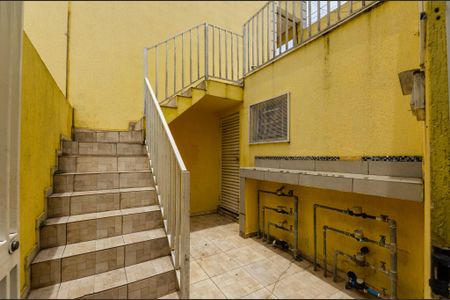 Casa para alugar com 45m², 2 quartos e sem vagaEscada