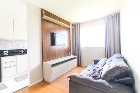 Sala de apartamento para alugar com 2 quartos, 41m² em Jardim das Oliveiras, Itaquaquecetuba