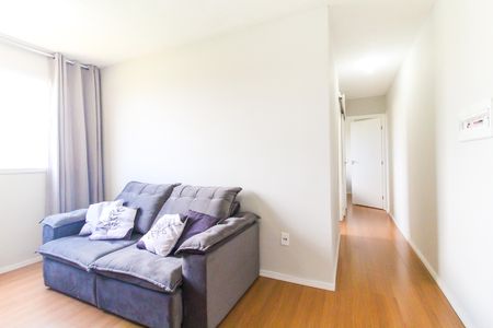 Sala de apartamento para alugar com 2 quartos, 41m² em Jardim das Oliveiras, Itaquaquecetuba