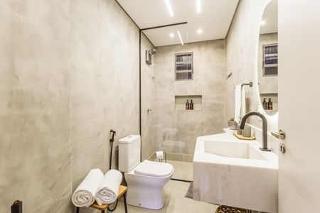 Casa à venda com 290m², 7 quartos e 7 vagasBanheiro da Suíte 4