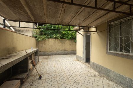 Casa para alugar com 8m², 2 quartos e 3 vagas Casa para alugar com 8m², 2 quartos e 3 vagasVaranda