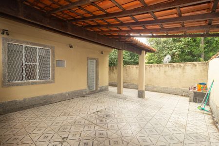 Casa para alugar com 8m², 2 quartos e 3 vagas Casa para alugar com 8m², 2 quartos e 3 vagasQuintal