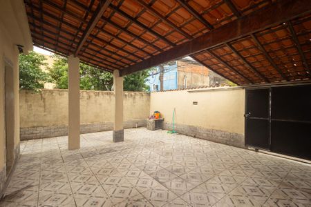 Casa para alugar com 8m², 2 quartos e 3 vagas Casa para alugar com 8m², 2 quartos e 3 vagasQuintal