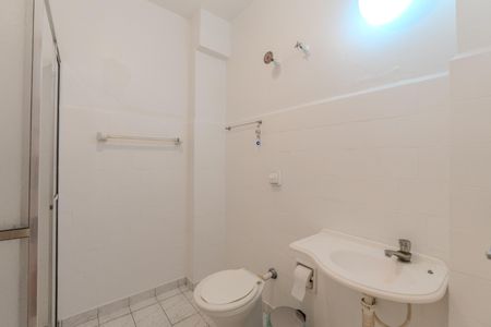 Banheiro de kitnet/studio para alugar com 1 quarto, 33m² em Bela Vista, São Paulo