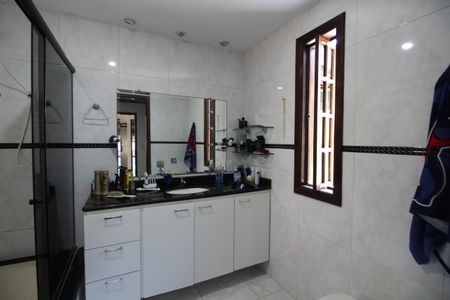 Casa de condomínio à venda com 250m², 4 quartos e 3 vagasQuarto 3 - Suíte