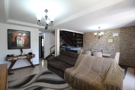 Sala de casa de condomínio para alugar com 4 quartos, 250m² em Taquara, Rio de Janeiro