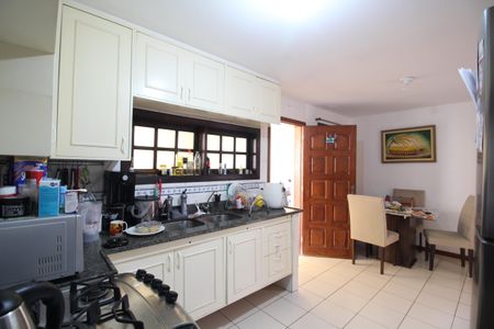 Casa de condomínio à venda com 250m², 4 quartos e 3 vagasCozinha